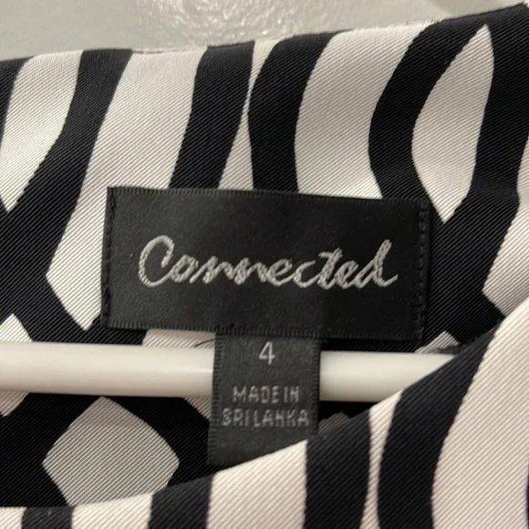 Woman’s dress - Picture 3 of 4